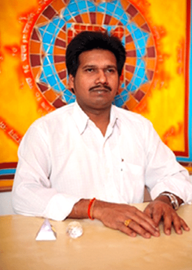 Suthakar Parameswaran - Vedischer Astrologe und TV-Experte bei Schweiz 5 mit über 30 Jahren Erfahrung in Vedischer Astrologie und Jyotish